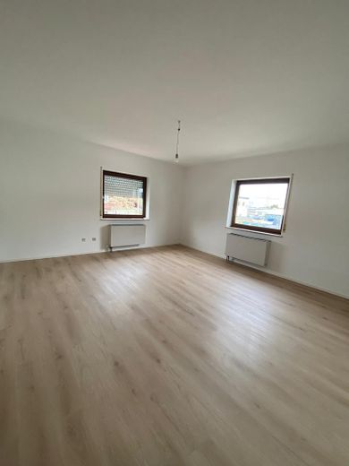 Großzügige 3-Zimmer Wohnung mit 130 m²; Balkon & Gartenanteil – Schlafzimmer