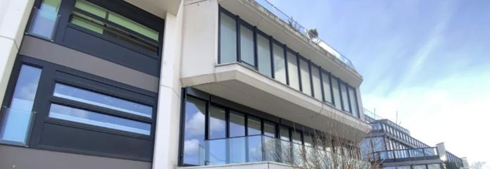 Außenansicht mit Balkon