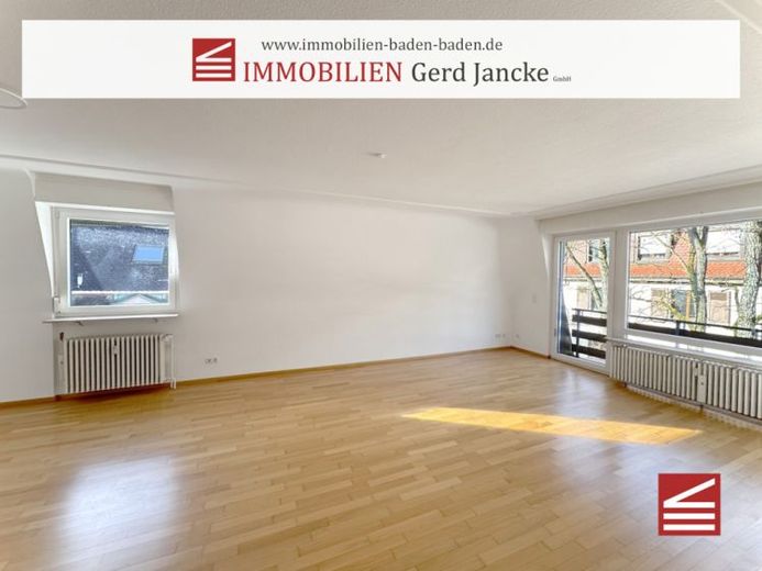 Baden-Baden, Zentrum, großzügige 4-Zimmer-Wohnung mit Balkon und TG-Stellplatz! – Foto 1