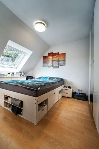 gepflegte 3-Raum-Wohnung mit Balkon – Schlafzimmer aus Sicht WoZi