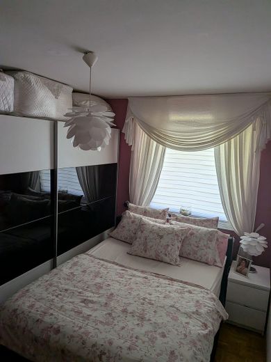Provisionsfrei: Vermietete 2-Zimmer-Kapitalanlage – Schlafzimmer