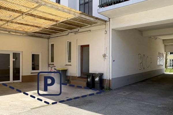 Гохентор | Крите паркомісце у внутрішньому дворі поблизу Pappelstraße