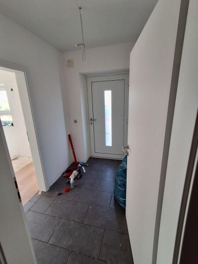Schönes Einfamilienhaus mit Einlieferwohung – Flur UG