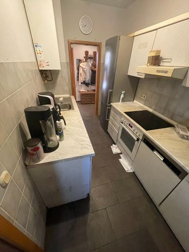 Mieszkanie dozorcy: korzystne cenowo, funkcjonalnie rozplanowane mieszkanie 3-pokojowe wyłącznie dla osób remontujących samodzielnie – Küche