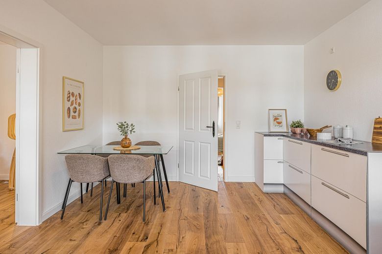 *Exklusiv: 4-Zimmer Altbau im Leipziger Waldstraßenviertel | Provisionsfrei | Erstbezug* – Küche / Essbereich
