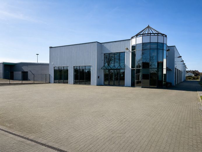 Aussenansicht Eingang Halle 1