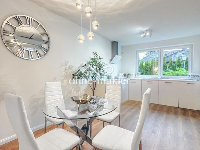 Sofort bezugsfrei - großes Reihenhaus frisch renoviert. – Foto 1