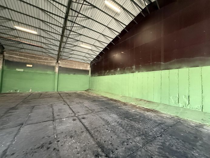 Bien immobilier commercial polyvalent avec vaste terrain d’exploitation à Mühlhausen (Thuringe) – Große Kalthalle