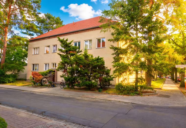 Berlin-Köpenick | 299.000 € | Denkmal-ETW, 2,5 Zimmer, saniert, vermietet, inkl. Garage – Gebäude Außenbild