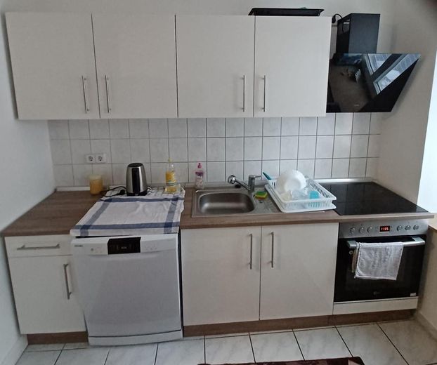 Moderne Wohnung mit Einbauküche, 3-Zimmer, offener Grundriss und Balkon in Chemnitz – Neue Einbauküche aus 08/2023