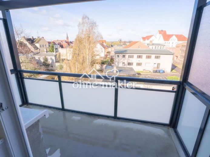 4 Raum Wohnung mit Balkon und Stellplatz in Burg – फोटो 1
