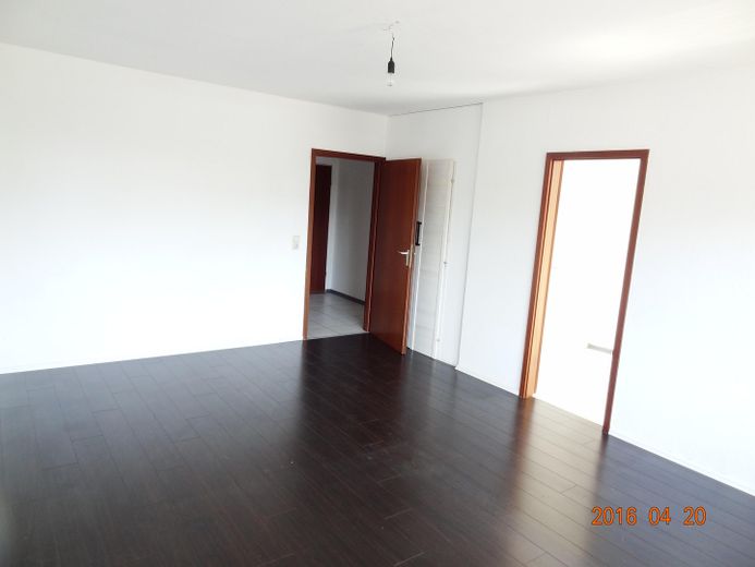 TADİLAT GÖRMEMİŞ! 66 m² genişliğinde güzel, aydınlık 2 odalı daire kiraya verilmektedir – Fotoğraf 2