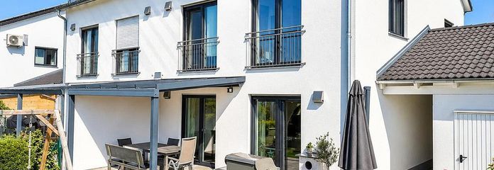 Moderne Doppelhaushälfte in Postau – 137 m² mit Garten, Terrasse & Garage