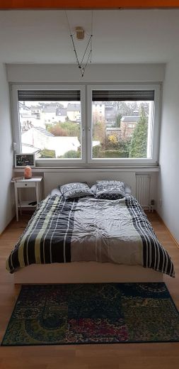 Balkon, bodrum ve yer altı garajına sahip en iyi 3 odalı daire – Schlafzimmer