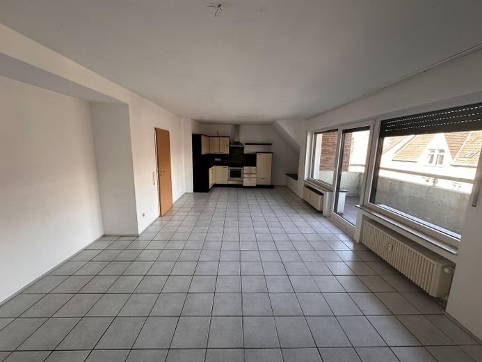 Wohnen im Zentrum – 3-Zimmer-Wohnung mit Balkon und Einbauküche in Langenfeld – Wohn-/Essenbereich 1