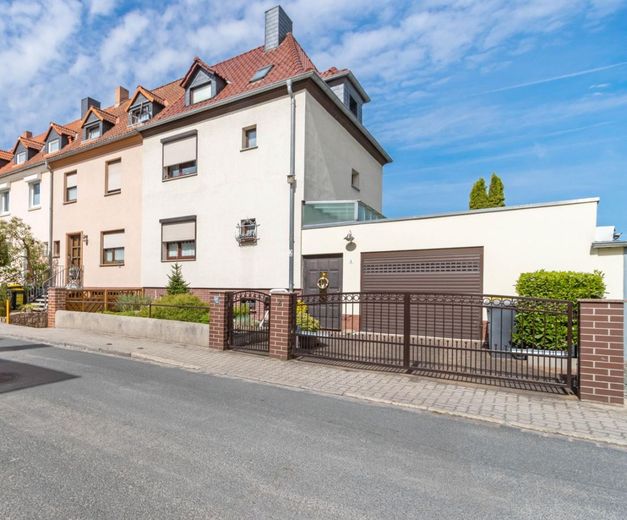 Der Lottogewinn unter den Reihenhäusern im Süden von Halle! – Ansicht vorn