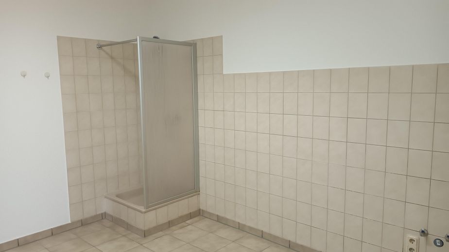 Gewerbehalle, Lagerhalle, Halle 760m² und Büro / Sozialräume 100m²  (O-H-S 34) – Umkleide