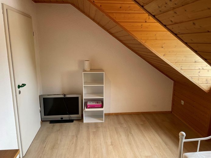 Sanierte 2-Zimmer-Wohnung in TOP-Lage - Sofort verfügbar! – Schlafzimmer Teil 1