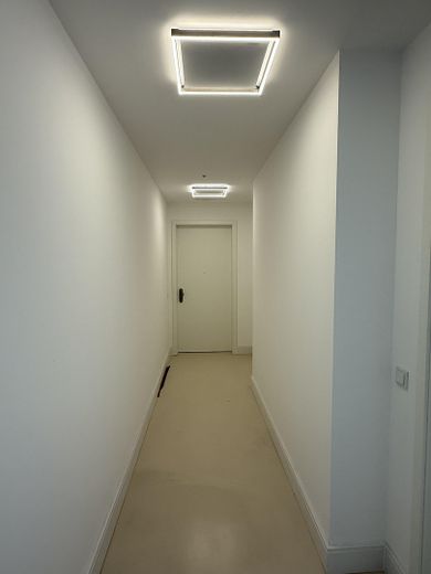 Erstbezug & provisionsfrei! Moderne 3-Zimmer-Wohnung mit 2 Balkonen und Aufzug H9-29 – Gemeinschaftsflur 