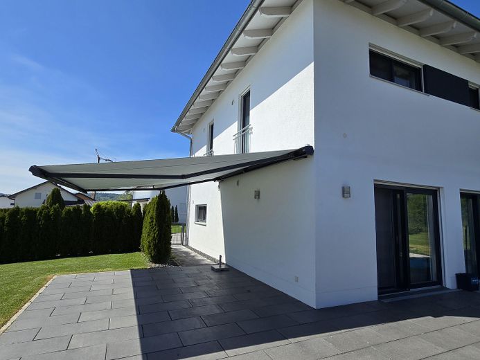 Seitenansicht 2 mit Markise