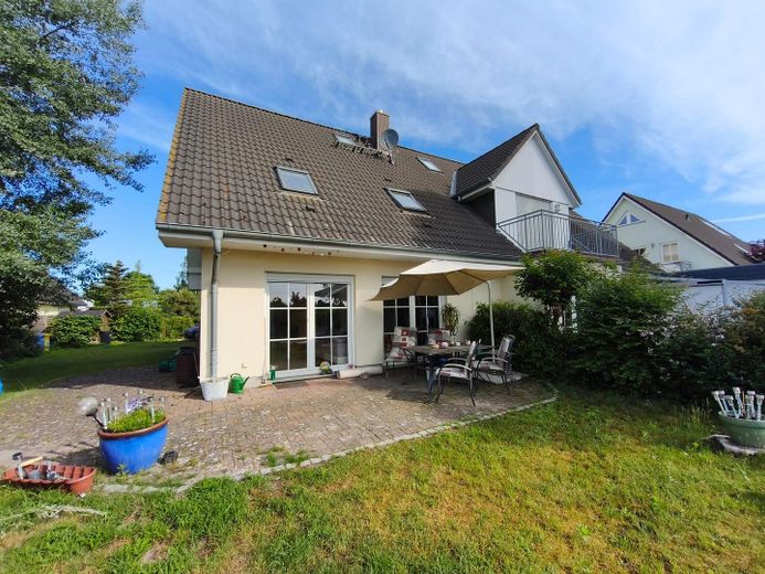 Flexibles Ostseehaus in Karlshagen – Wohnen und Ferienvermietung unter einem Dach – Terrasse