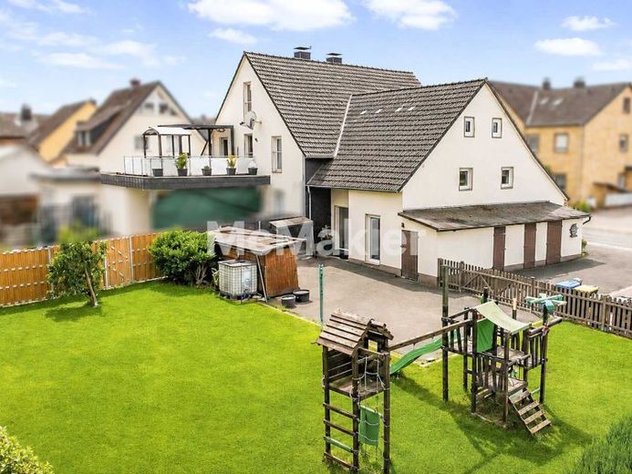 Wärmepumpe, PV-Anlage & sofort verfügbar: Doppelhaushälfte mit Garten – Foto 1