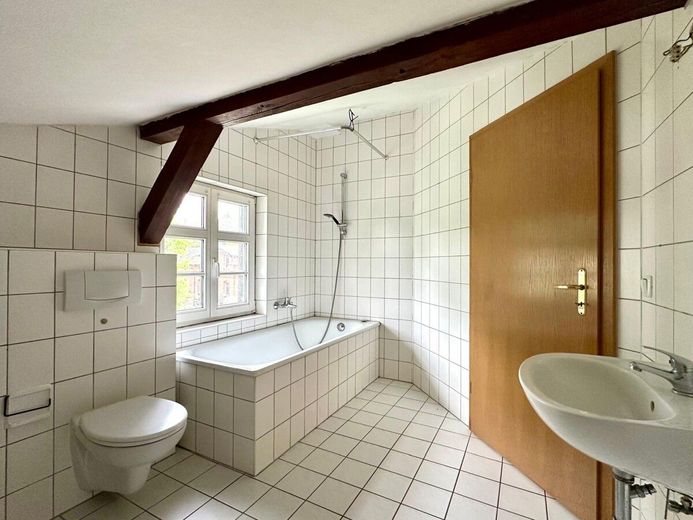 HORN IMMOBILIEN ++ uroczy dom dwurodzinny w Klein Helle, tylko 15 min do Neubrandenburga – Tageslichtbad