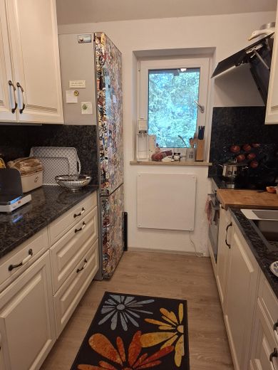 Beautiful apartment in the Chiemgau with mountain panorama and swimming pool/sauna – Küche
