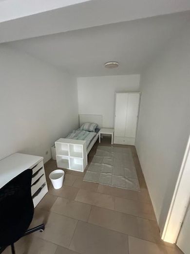 WG Zimmer möbliert 5