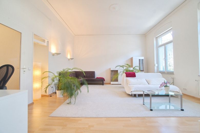 Rüttenscheid’de iç avluya açılan üstü kapalı verandası bulunan aydınlık, çok çekici ve geniş daire – 3110c66104401b48e989d046f3087a07f1f6241b.jpg