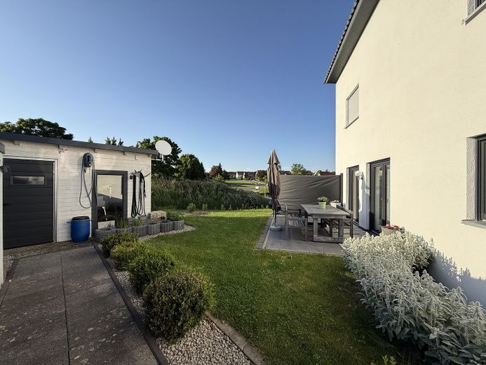 Wohlfühloase – modernes Einfamilienhaus mit Einliegerwohnung – Garten