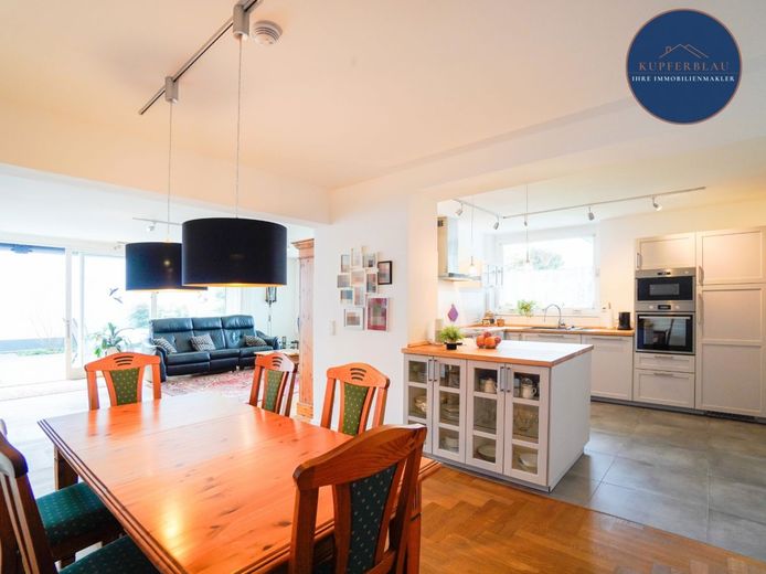 Sanierter Bungalow mit traumhaftem Garten in ruhiger Lage in Rheinbach-Stadt – Küche Esszimmer