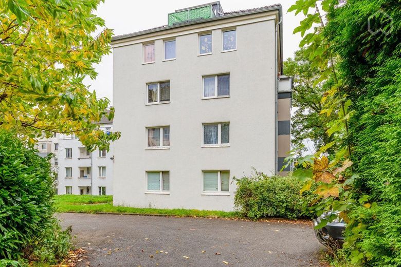 Libero e arredato: luminoso appartamento di 2 locali con balcone a Essen-Ostviertel (senza provvigione) – Haus außen