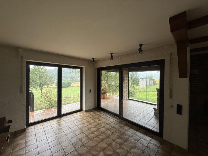 السكن في مزرعة مع إطلالة خلابة ومساحة واسعة وحديقة كبيرة – Wohnzimmer Ausgang zur Terasse