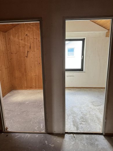 Zentrumsnah: Wohnhaus mit Galerie/Atelier, Einlieger-App.  & traumh. Naturgarten (834 qm) – DG Raum2 und3