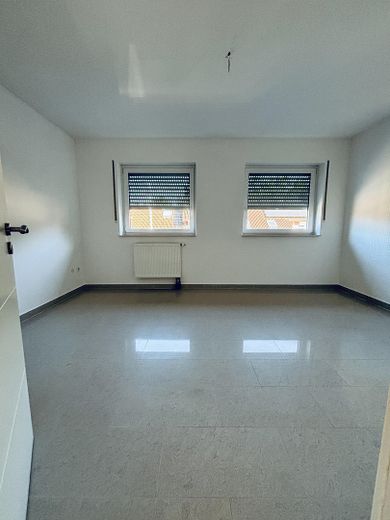Stilvolles Reiheneckhaus mit Garage Stellplatz und ausgebautem Dachbereich mit Badezimmer – Foto 12