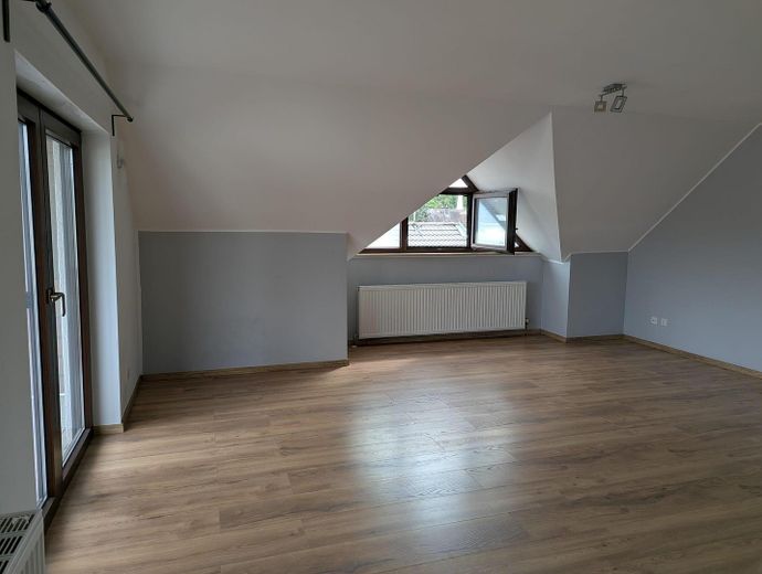 Luminoso piso de 2 habitaciones con encanto – Wohnzimmer_03