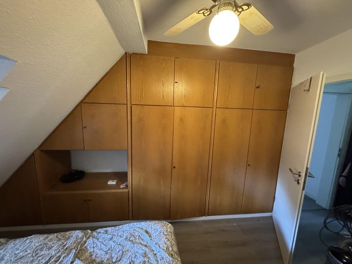Gepflegte 2,5 Zimmer Wohnung mit eigenem Garten – Einbauschrank