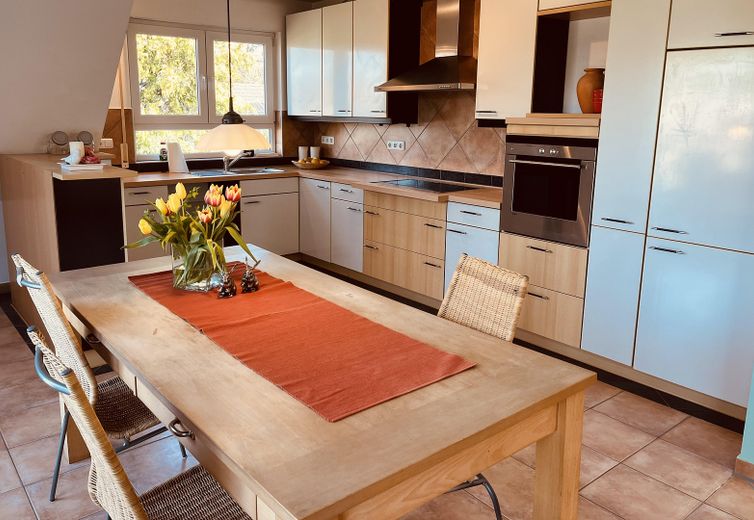 Light-filled 6.5-room apartment – Essbereich / Küche