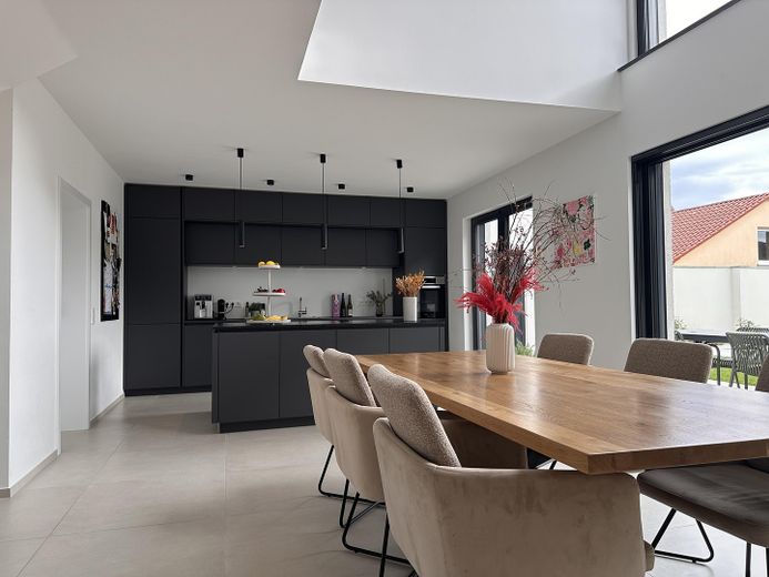 Modernes Traumhaus mit Pool - großzügiges Wohnen in Steinfeld – Essbereich & Küche