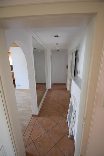 Provisionsfrei! Zweifamilienhaus, großer Sonnengarten – Flur  1. OG