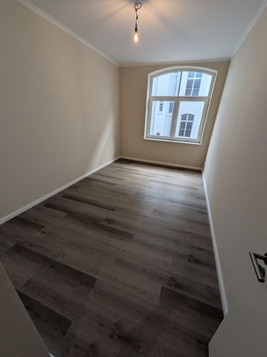 Top 5-Zimmer KfW Wohnung mit Küche, Balkon Bodenheizung in bester Lage von Wiesbaden Mitte – Schlafzimmer2