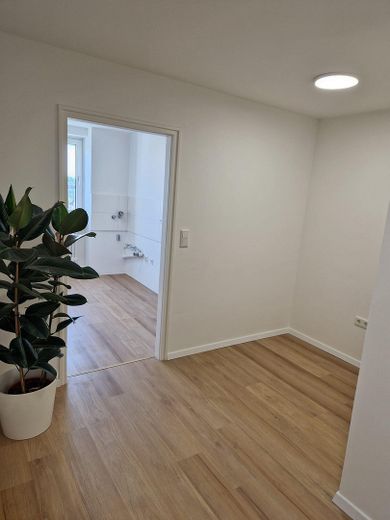 PROVISIONSFREI | Frisch renovierte 2-Zimmer-Wohnung | FREI – Flur