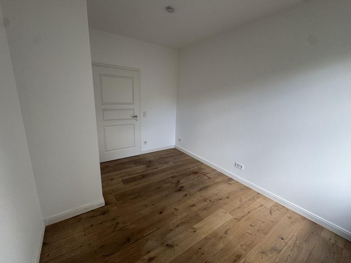 Traumhafte 4 Raumwohnung mit großem Garten in einer Villa – Foto 10