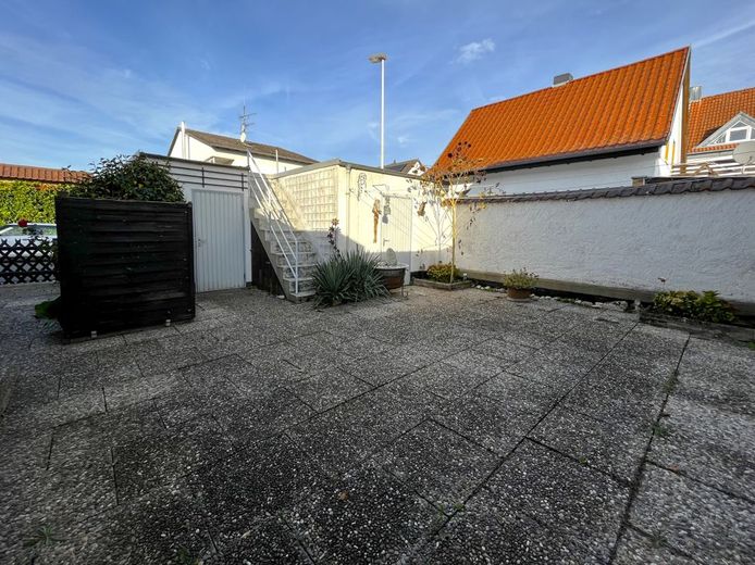 Hof-Ansicht Garage