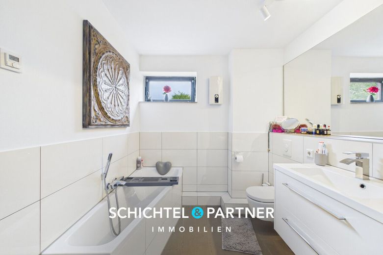 Oberneuland | Stilvolle Maisonette-Wohnung mit Schwimmbad und Sauna – S&amp;P | Badezimmer