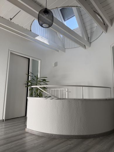 Senza provvigione: maisonette ristrutturata di 5 locali (125m²) – Flur OG