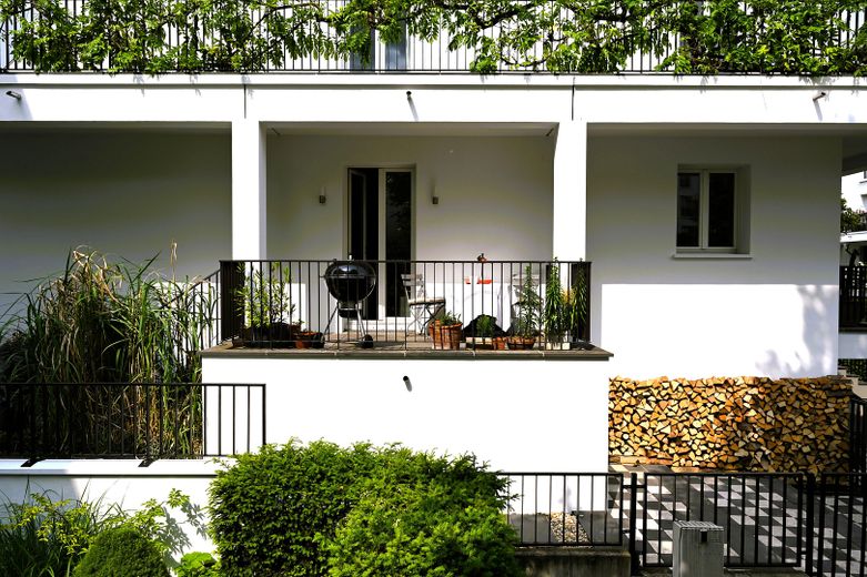 Südseitenansicht mit Terrasse