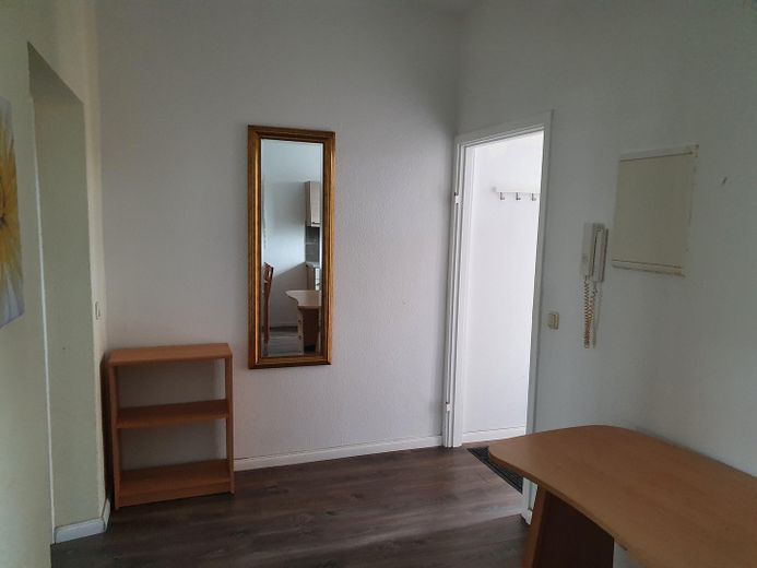 Fully furnished 2-room apartment in a central location in Erfurt – near the University of Applied Sciences and the city center – Flur
