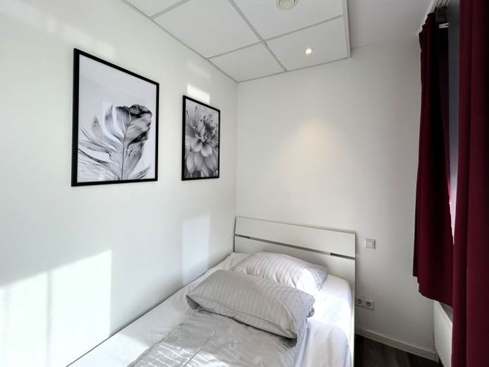 1-Zimmer-Apartment, voll möbliert & ausgestattet, zentral in Niederrad – Foto 1